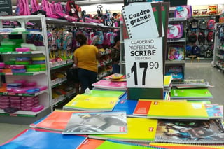 En los supermercados se encontraban bloques de papelería dispersos por toda la tienda. (FERNANDO GONZÁLEZ)