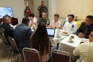 El encuentro de la delegada con los alcaldes y representantes de seguridad fue en San Pedro. (CORTESÍA)