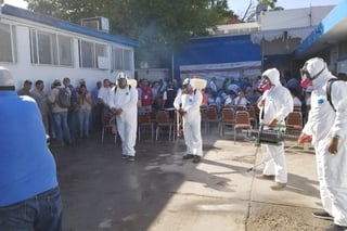 En Gómez Palacio, se intensifican acciones para eliminar al mosquito transmisor del dengue, zika y chikungunya. (EL SIGLO DE TORREÓN/EDITH GONZÁLEZ)