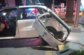 Se dio a conocer que en el accidente participaron un automóvil, de la marca Volkswagen, de la línea Pointer, con placas del estado de Coahuila, el cual era conducido por Samuel de 18 años de edad. (EL SIGLO DE TORREÓN)