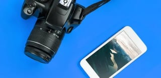 Con base en la tendencia de pasar de la cámara del smartphone a la cámara réflex, Sony creó la campaña 'Enfoca, Crea. ¡Cambia ya!', en la que ha formado kits y brinda consejos de fotógrafos profesionales a los interesados. (ARCHIVO)