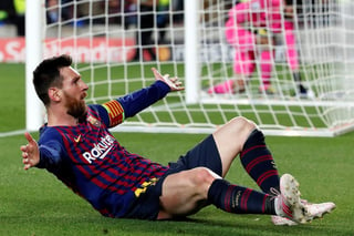 El argentino Leo Messi, atacante del Barcelona, ha recibido esta tarde en el Forum Grimaldi de Mónaco el premio de la UEFA al mejor delantero de la pasada Liga de Campeones. (ARCHIVO)