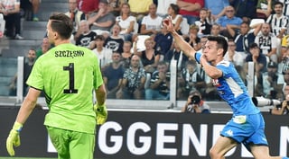Hirving Lozano entró de cambio en la parte complementaria, metió el segundo gol de la Juventus, y provocó la falta que originó el empate a tres, pero tras un autogol de último minuto, Napoli cayó 4-3.