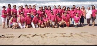 Las mujeres de Fuerza Rosa Laguna A.C., se fueron a Mazatlán como parte de su terapia.