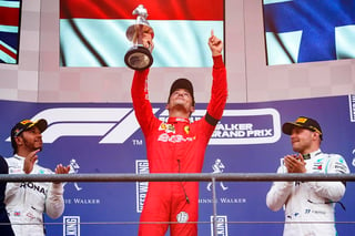 El podio lo completaron los Mercedes, Lewis Hamilton y Valtteri Bottas, respectivamente. (EFE)