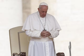 El papa Francisco fue rescatado ayer por los bomberos del ascensor del Palacio Apostólico
del Vaticano, donde quedó atrapado por unos 25 minutos. (EFE)