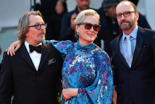 Presentes. El actor Gary Oldman, la actriz Meryl Streep y el director Steven Soderbergh. (EFE) 