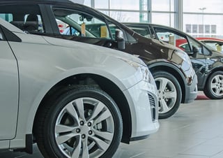 La Asociación Mexicana de Distribuidores de Automotores señaló que las altas de interés han afectado y frenado la compra de vehículos nuevos. (ARCHIVO)