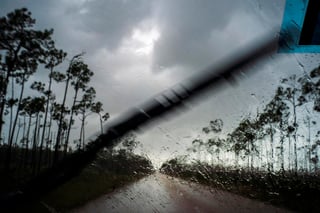 Dorian, el segundo huracán más poderoso en el Atlántico desde que se tienen registros, continúa asolando el norte de Bahamas con vientos de 165 millas por hora. (AP)