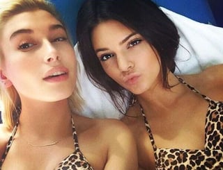 Kendall Jenner y Hailey Baldwin, fueron vistas disfrutando de unas vacaciones en Jamaica para celebrar los 24 años de su amiga Justine Skye. (INSTAGRAM) 