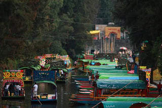 Desde 2005 se había propuesto a los dueños de trajineras el uso de chalecos salvavidas, pero la mayoría de los prestadores de servicios en los embarcaderos de Xochimilco se resistieron. (ARCHIVO)