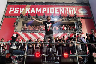 Con PSV, Guardado ganó la liga en 2016. (ESPECIAL)