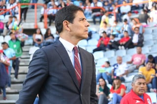 Alfonso Sosa fue cesado del cargo de director técnico del Atlético de San Luis. (ARCHIVO)