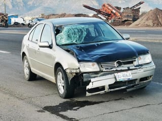 El percance ocurrió cerca de las 08:00 horas en el kilómetro 17.5, lugar en el que de manera accidental, la víctima fue impactada por un vehículo marca Volkswagen, línea Jetta, placas FXU406A.
(EL SIGLO DE TORREÓN)