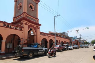 Autoridades estatales señalaron que en cinco ocasiones, el alcalde de Tepalcatepec, Michoacán, Felipe Martínez Pérez, se negó a firmar los convenios para certificar y reforzar la seguridad en ese lugar de la Tierra Caliente. (ARCHIVO)