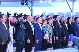 Al evento asistieron alcaldes y expresidentes, además de mandos militares, miembros del gabinete estatal, funcionarios y empresarios. (EL SIGLO DE TORREÓN)