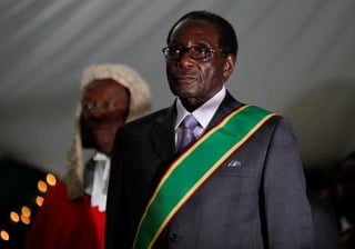 El expresidente de Zimbabue Robert Mugabe, el primer mandatario del país tras su independencia, ha muerto a la edad de 95 años, informó hoy el actual presidente zimbabuense, Emmerson Dambudzo Mnangagwa, en su cuenta de Twitter. (EFE)