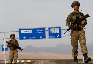 El ministro de Defensa de Turquía, Hulusi Akar, ha anunciado este viernes que a partir del domingo tropas turcas acompañarán a las estadounidenses en las patrullas terrestres en el noreste de Siria. (ARCHIVO)
