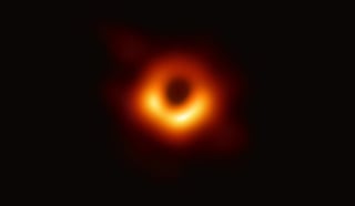 
La imagen premiada corresponde al agujero negro en la galaxia M87, captada en 2017. (ESPECIAL)