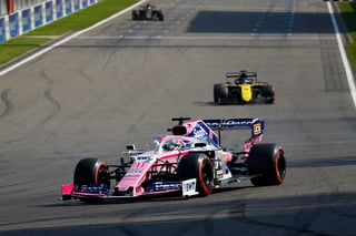 En continuidad con las actividades de esta décima cuarta cita de la Temporada 2019 de la Fórmula 1, “Checo” firmó su mejor vuelta con tiempo de 1:21.003 minutos, en una tercera sesión en la que los lapsos estuvieron más ajustados.
(EFE)