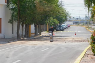 Varios tramos del nuevo pavimento en el bulevar Las Quintas, en el sector de Quintas San Isidro, se dañaron con las lluvias. (EL SIGLO DE TORREÓN)