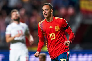 Rodrigo anotó dos tantos en la goleada 4-0 de los españoles ante las Islas Faroe. (ESPECIAL)