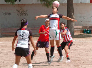 Los juego de la Liga Femenil se llevarán a cabo en los campos 13 y 17 de la Deportiva Torreón. (ARCHIVO)