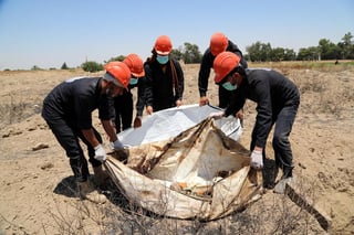 Hasta ahora se han exhumado 5,218 cadáveres de fosas comunes o de entre los escombros de edificios derrumbados en Raqqa y sus alrededores. (EFE)