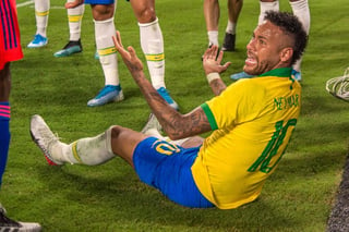 El brasileño Neymar ha estado envuelto en varias polémicas. (ARCHIVO)