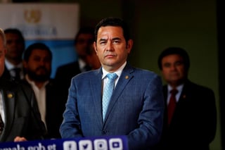 El presidente de Guatemala, Jimmy Morales, considera que, según la Constitución, el acuerdo debió entrar en vigor desde agosto. (ARCHIVO)
