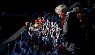 Los minutos de silencio por las 2.753 personas que perecieron en el World Trade Center se hicieron presentes en todo EUA. (ARCHIVO)