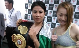 Tanto la mexicana como la japonesa, admitieron tras bajar de la báscula, que darán su mejor pelea para quedarse con el campeonato mundial. (ESPECIAL) 