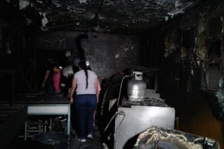 Se quema puesto de gorditas durante la madrugada en Torreón. (EL SIGLO DE TORREÓN)