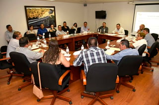 Se reúnen titulares de Desarrollo Social de los 12 municipios de La Laguna de Durango con el delegado estatal. (FABIOLA P. CANEDO/EL SIGLO DE TORREÓN)