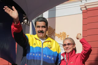 El líder chavista señaló que se quedará en Venezuela para 'seguir trabajando'; en su representación enviará a la vicepresidenta. (ARCHIVO)