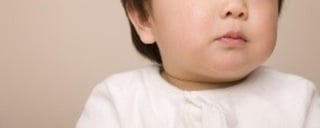 Una pareja blanca de Nueva Jersey (EUA) ha demandado a la clínica de fertilidad local a la que recurrió hace años para concebir a su hija, que resultó tener rasgos asiáticos. (ARCHIVO)