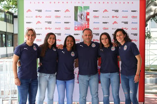 El equipo de Guadalajara tuvo atención a medios previo al Clásico Nacional femenil. (CORTESÍA)