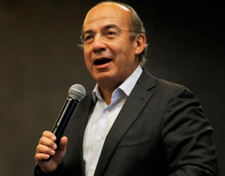El expresidente Felipe Calderón se enganchó en una serie de dimes y diretes vía Twitter con Manuel Bartlett. (ARCHIVO)