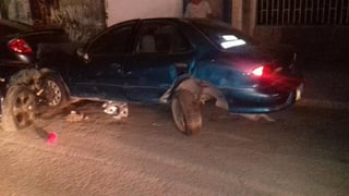 Ebrio y veloz conductor choca contra cuatro autos de madrugada, causó daños por 60 mil pesos. (EL SIGLO DE TORREÓN)