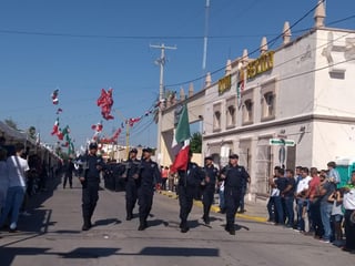Avanzaron por toda la calle Hidalgo hasta terminar en el estacionamiento de un centro comercial que se encuentra al otro extremo de la ciudad. (EL SIGLO DE TORREÓN)