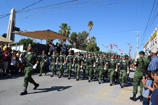 En ambas ciudades en el desfile participó la Policía Militar. (EL SIGLO DE TORREÓN/MARY VÁZQUEZ)