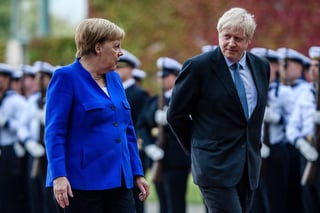 La canciller alemana, Angela Merkel, y el primer ministro británico, Boris Johnson, han acordado este martes reunirse la próxima semana para abordar la salida de Reino Unido de la Unión Europea. (ARCHIVO)
