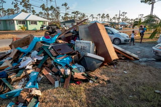 El Gobierno de Bahamas prevé retirar 450 millones de kilos de escombros en Marsh Harbour, en las islas Ábaco, acumulados después del paso del huracán Dorian. (ARCHIVO)