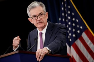 'Tomamos esta medida para mantener la fortaleza de la economía', indicó Jerome Powell, presidente de la Fed tras el anuncio de rebaja del precio del dinero en Estados Unidos. (ARCHIVO)