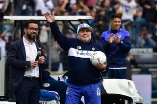 Maradona debutó como técnico de gimnasia el pasado fin de semana. (ARCHIVO)