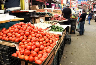 El acuerdo fija precios mínimos para el tomate mexicano, incluso un recargo de 40 % en las importaciones orgánicas. (ARCHIVO)
