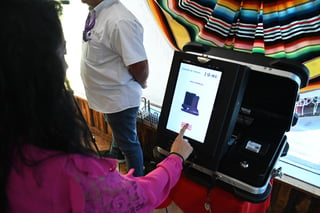 Lanzan la convocatoria por parte del Instituto Electoral de Coahuila para que los ciudadanos formen parte de los Comités Distritales. (FERNANDO COMPEÁN)