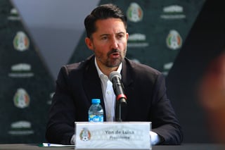 El presidente de la Federación Mexicana de Futbol, Yon de Luisa, aseguró que la FIFA podría castigar severamente a México, con sanciones desde pausar partidos, hasta retiro de puntos en las eliminatorias. (ARCHIVO)
