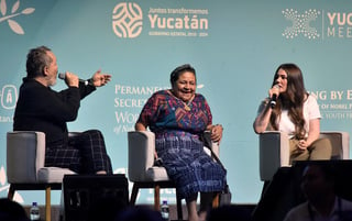 En el Centro Internacional de Congresos de Yucatán, personas como Rigoberta Menchú, defensora de los derechos indígenas criticaron que algunos países han construido muros o desplegado ejércitos en sus fronteras para disuadir a los migrantes. (EFE)