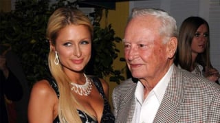 Paris Hilton anunció ayer la muerte de su abuelo Barron Hilton, quien partió este jueves a la edad de 91 años. (ESPECIAL)